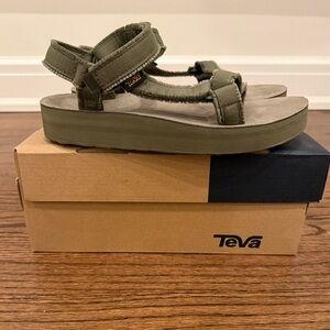 Teva Women’s Midform Canvas Light Olive Green Adjustable Strap Sandal Size 8